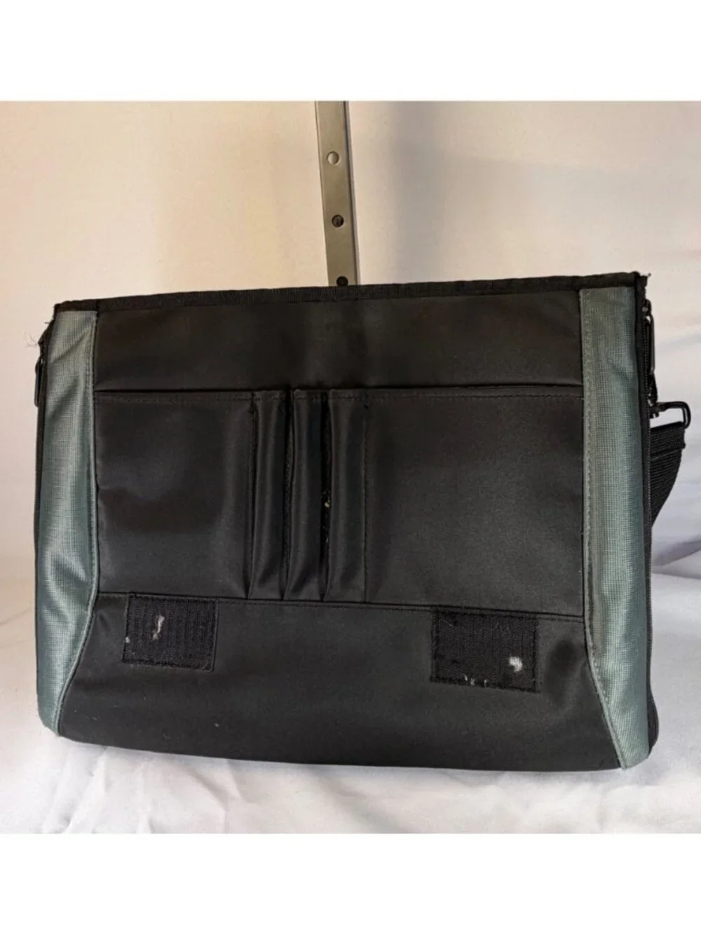 Belkin NE-07 Notebook Laptop Carrying Case Messenger Bag Black Gray Handle
